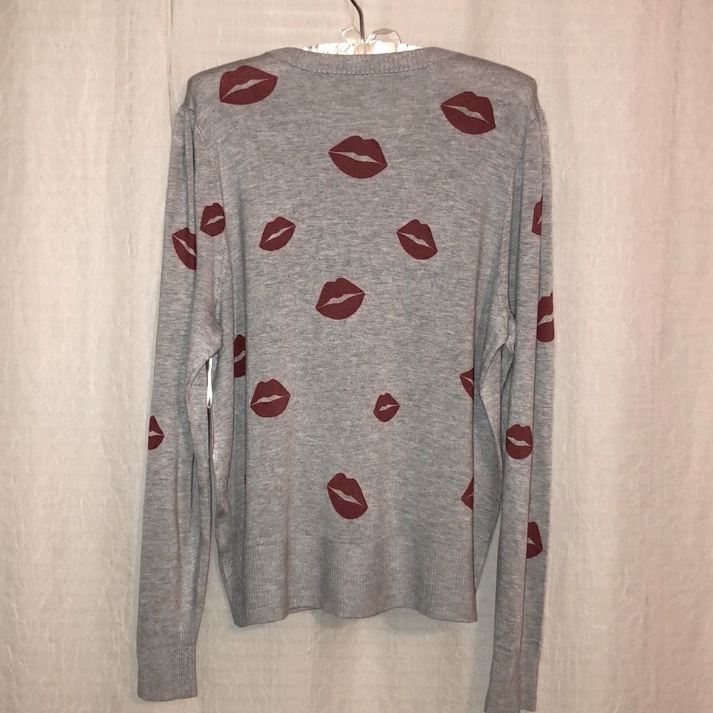 Marled XL Gray with Red Kisses Valentines Sweetheart Crewneck Sweater - Picture 2 of 10
